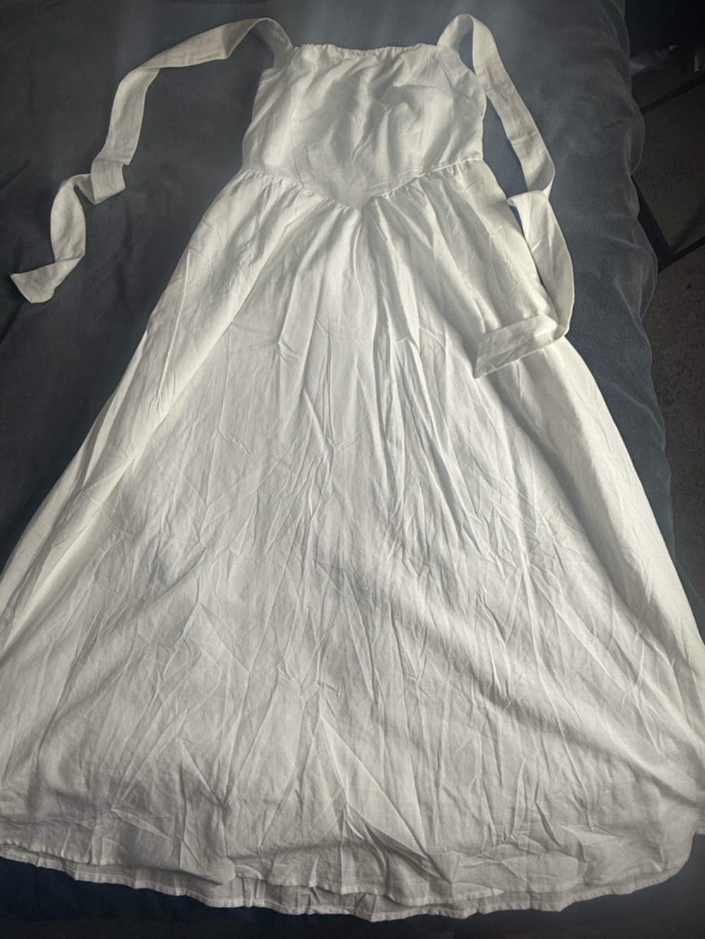Women’s White Long Sleeve Tie-Back Maxi Dress